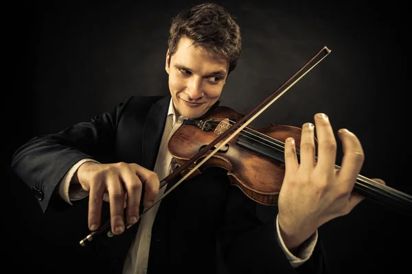Hombre violinista tocando el violín. Arte musical clásico —  Fotos de Stock