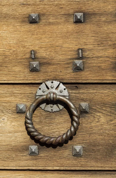 Old wooden background with metal rivets and door knocker — Stock Photo, Image