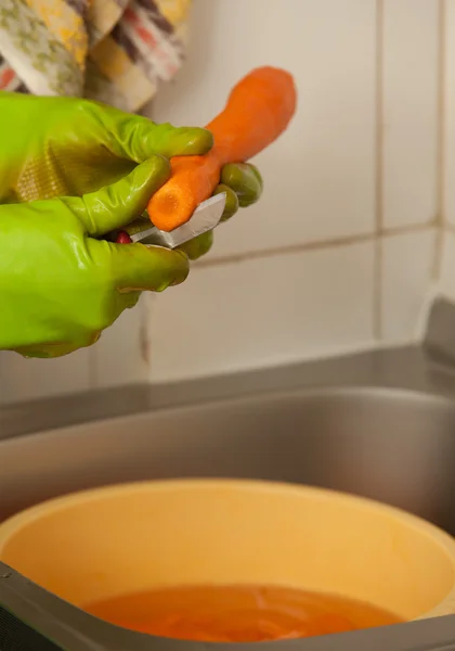 Woman hands slicing carrots in kitchen. Healthy nutrition — Stock Photo, Image