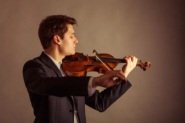 Homme violoniste jouant du violon. Art de la musique classique — Photo