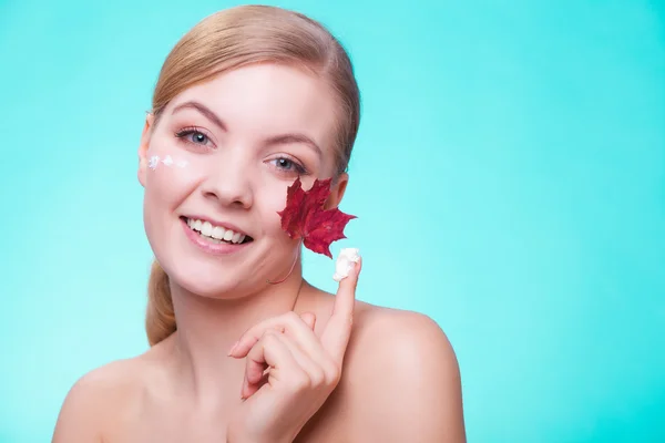 Skin care. Face of young woman girl with red maple leaf. — Stock Photo, Image