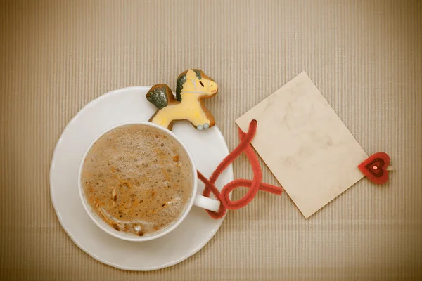 Vit kopp kaffe pepparkakor tårta ponny tomma kort. jul. — Stockfoto