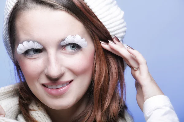 Winter mode vrouw warme kleding creatieve make-up — Stockfoto