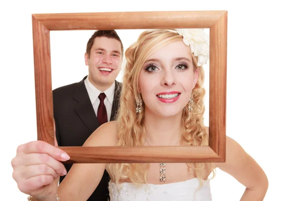 Bruidspaar. Portret van gelukkige bruid en bruidegom — Stockfoto