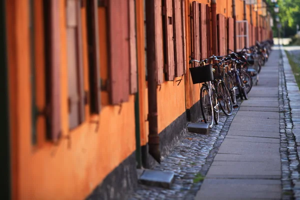 Cyklar på Europas staden gatan scandinavia — Stockfoto