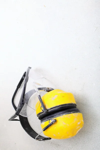 黄色工作防护耳机隔音罩 — 图库照片