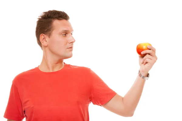 Kırmızı gömlekli elma tutan mutlu bir adam. diyet sağlık sağlıklı beslenme. — Stok fotoğraf