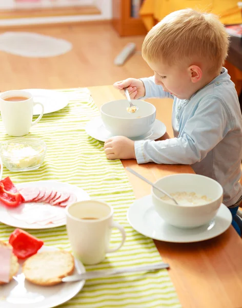 Boy kid child eating corn flakes breakfast morning meal at home. — Stock Photo, Image