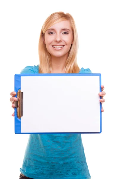 Žena vysoká škola studentská dívka drží schránku s prázdným — Stock fotografie