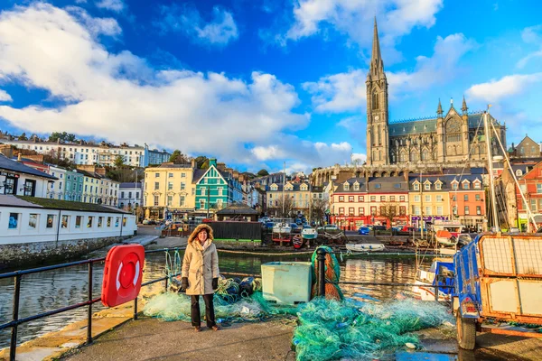 Porto e cidade em 26 de novembro de 2012 em Cobh Irlanda — Fotografia de Stock