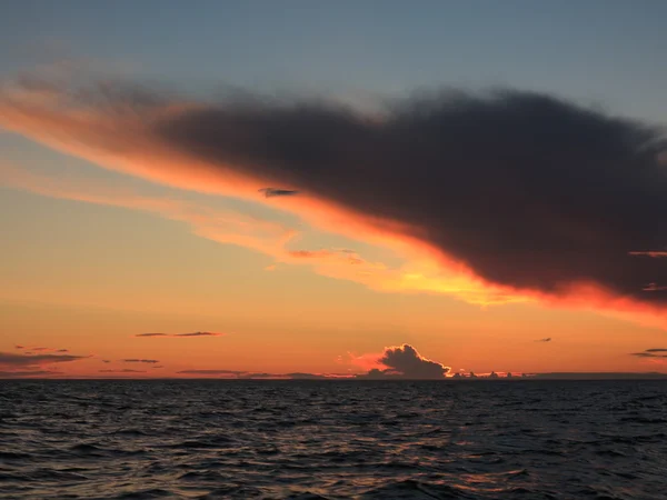 Pôr do sol dramático sobre o mar Báltico — Fotografia de Stock