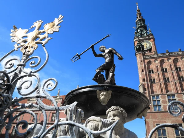 Neptunfontänen och stadshuset i gdansk, Polen — Stockfoto