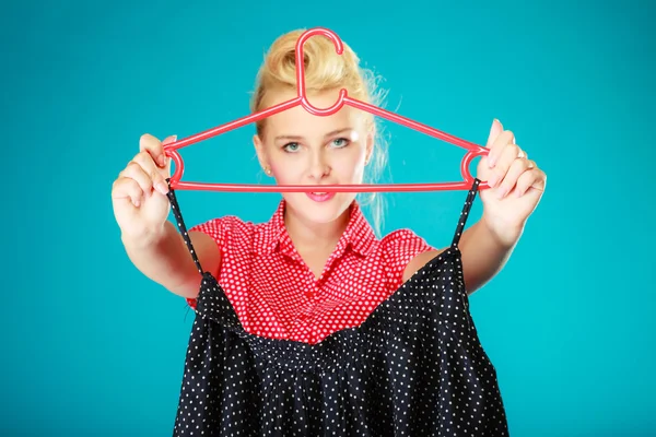 Pinup girl woman buying black skirt. — Stock Photo, Image