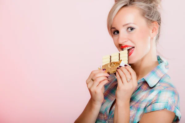 Portrait of young  sexy girl eating chocolate on pink — Stock Photo, Image