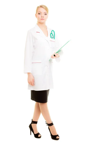 Doctora en bata de laboratorio con estetoscopio. Médico — Foto de Stock