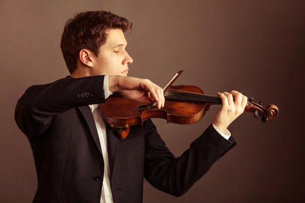 Man violinist playing violin. Classical music art — Stock Photo, Image