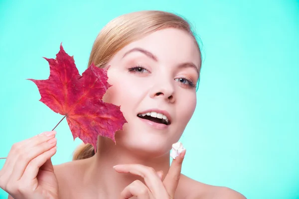 Face of young woman girl with red maple leaf. — Stock Photo, Image