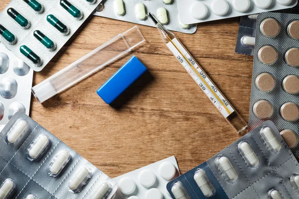 Medical background pills frame and thermometer — Stock Photo, Image