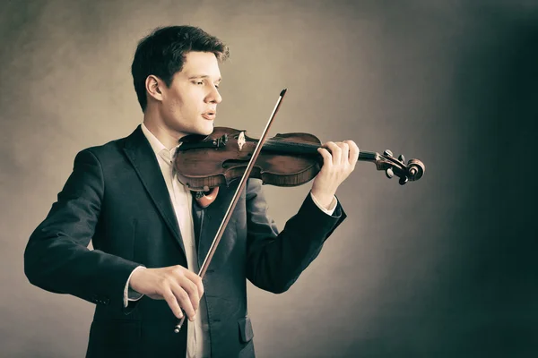 Hombre violinista tocando el violín . —  Fotos de Stock