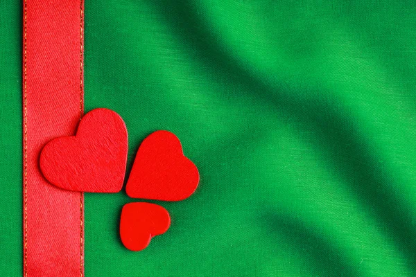 Kırmızı ahşap dekoratif Kalpler — Stok fotoğraf