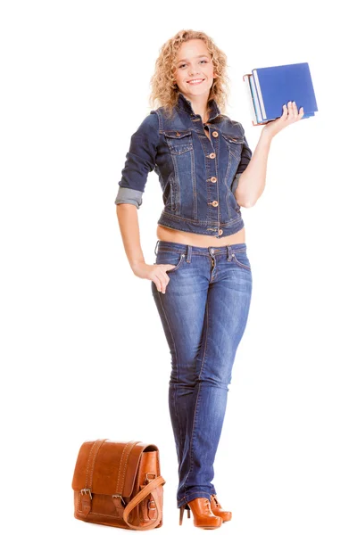 Menina estudante de comprimento total em livros de bolsa de jeans azul — Fotografia de Stock