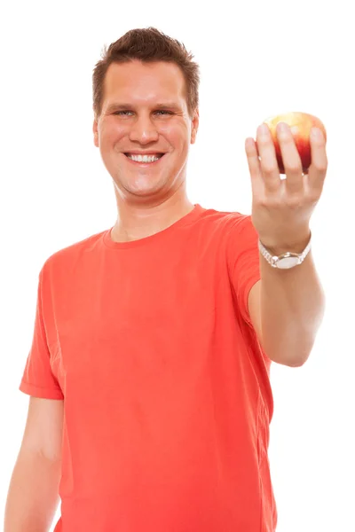 Homem feliz em camisa vermelha segurando maçã . — Fotografia de Stock