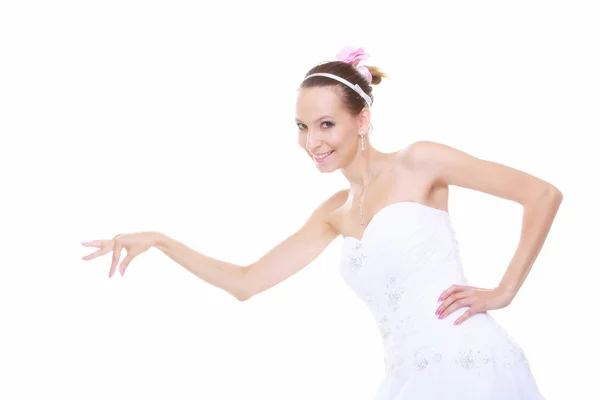 Женщина в свадебном платье выбирает подобрать — стоковое фото