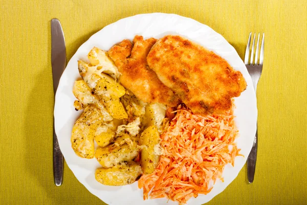Fried chicken roasted potatos and carrot salad. — Stock Photo, Image