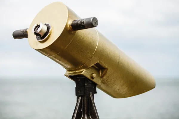 Observando o telescópio do mar em uma torre turística — Fotografia de Stock