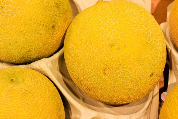 Nahaufnahme auf tropischen Früchten Melonen. — Stockfoto