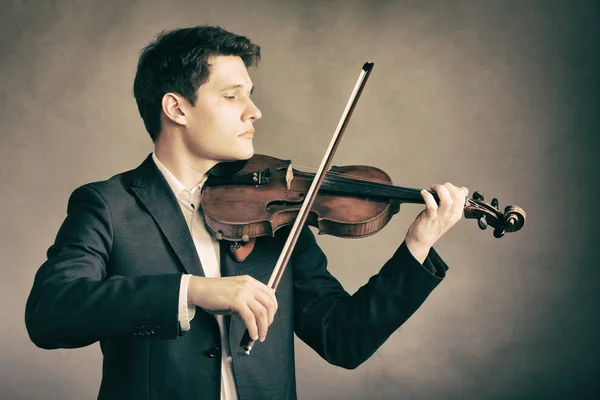 Hombre violinista tocando el violín . —  Fotos de Stock