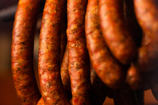 Gerookte sausuages in smokehouse. — Stockfoto