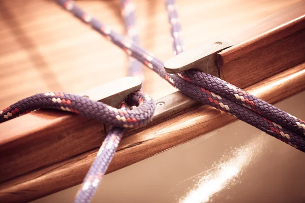 Segeln. Block mit Seil. Detail eines Segelbootes — Stockfoto