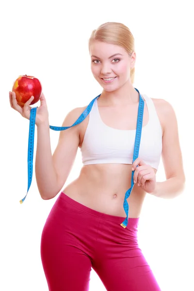 Mujer fitness con cinta métrica y fruta de manzana — Foto de Stock