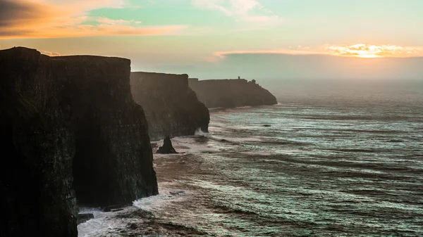 Sziklák Moher naplementekor Co. Clare, Írország Europe — Stock Fotó