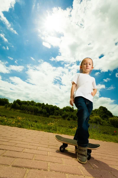 滑板少年 — 图库照片