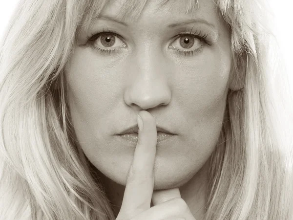 Mulher pedindo silêncio — Fotografia de Stock