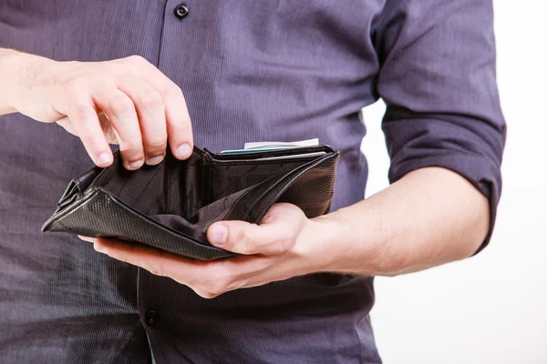 Tom plånbok i manliga händer — Stockfoto