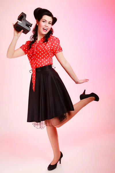 Pinup girl taking photo with vintage camera — Stock Photo, Image