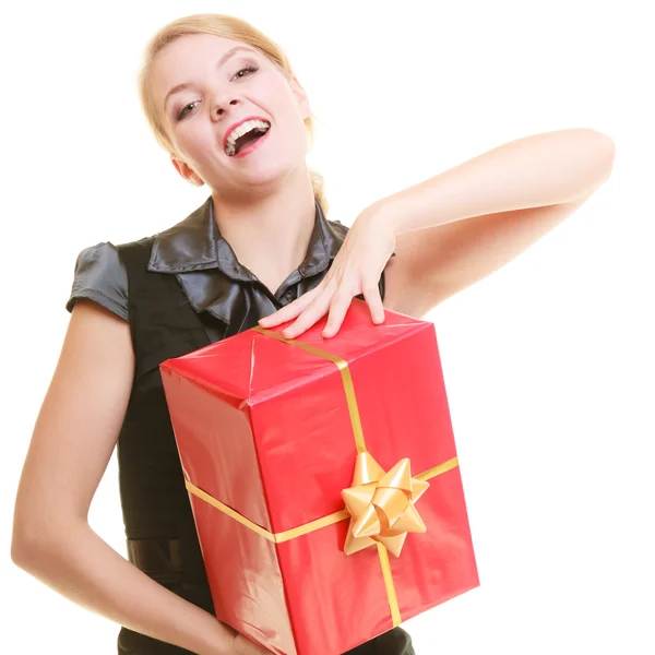 Vacaciones amor concepto de felicidad - chica con caja de regalo — Foto de Stock