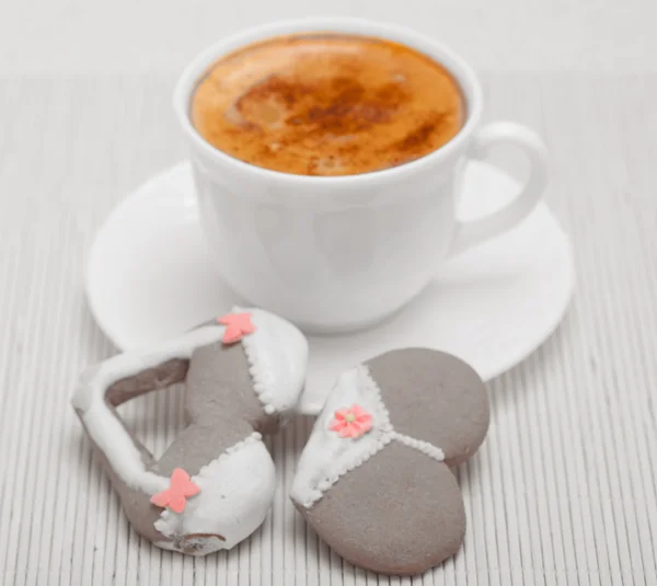 Cup coffee bikini underwear gingerbread cake cookie on bamboo mat — Stock Photo, Image