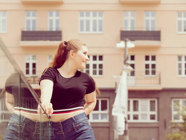 Feliz Mujer Sonriente Alegre Pasar Tiempo Libre Aire Libre Disfrutando — Foto de Stock