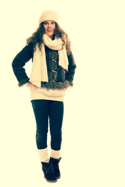 Sıcak giyim Instagram filtresi giymiş kış modası kadını. — Stok fotoğraf