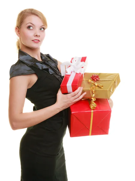 Le vacanze amano il concetto di felicità - ragazza con scatole regalo — Foto Stock