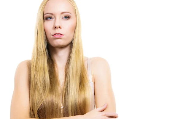 Ung Blond Kvinna Klädd Som Täcker Hennes Bröst Med Långt — Stockfoto