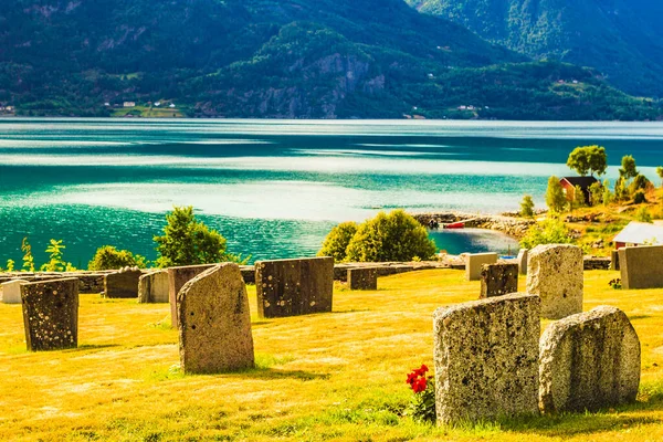 Norský Hřbitov Vesnici Nes Fjordu Lusterfjord Okres Vestland Norsko — Stock fotografie