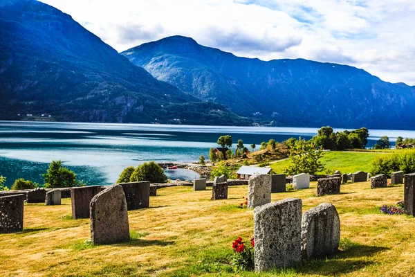 Norsk Kyrkogård Nes Vid Fjorden Lusterfjord Vestlands Län Norge — Stockfoto