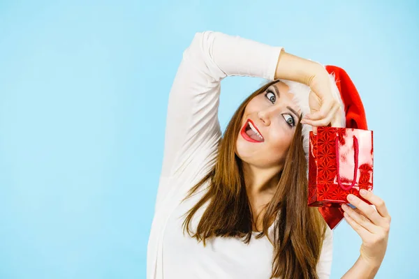 Surprised Woman Wearing Santa Claus Hat Puts Her Hand Christmas — Stock Photo, Image