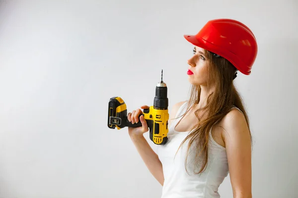 Junge Frau Nutzt Powerdrill Für Die Arbeit Hause Mädchen Beim — Stockfoto