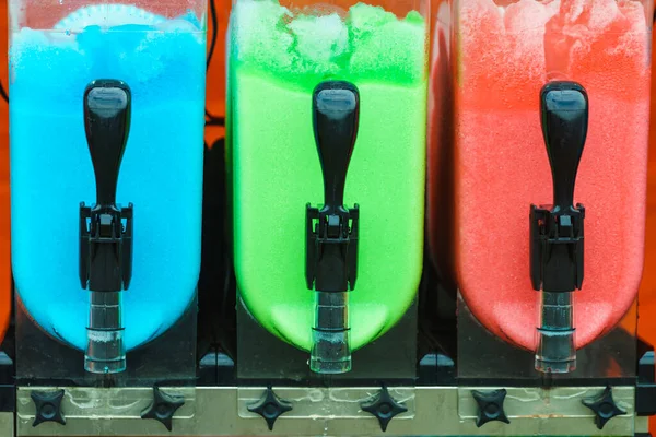 Großaufnahme Der Schneematschmaschine Matschiges Eis Macht Buntes Getränk Sommer Erfrischend — Stockfoto